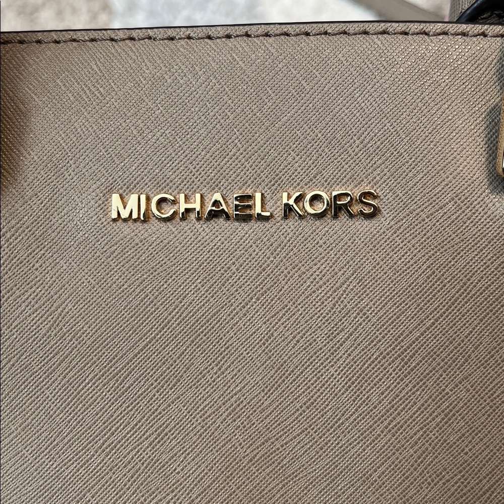 Michael Kors Medium Selma Satchel, taupe, pre-loved condition! - Picture 2 of 9